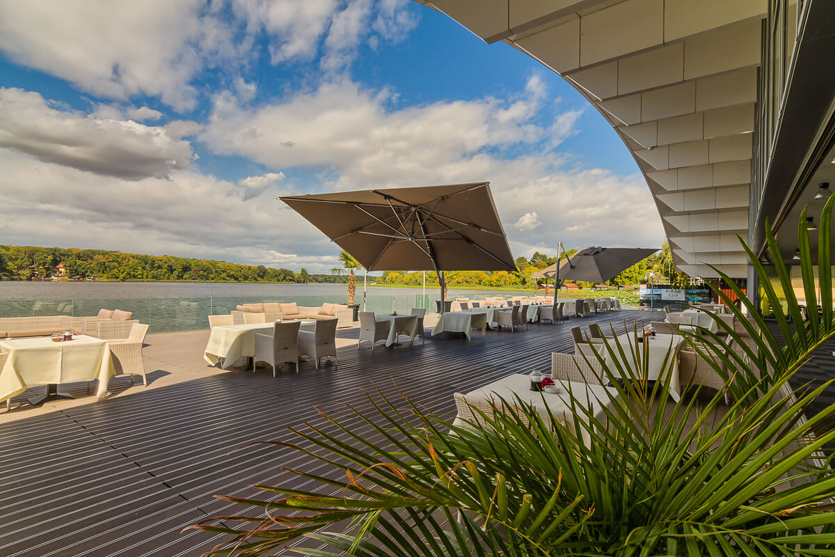 snagov club near terrace