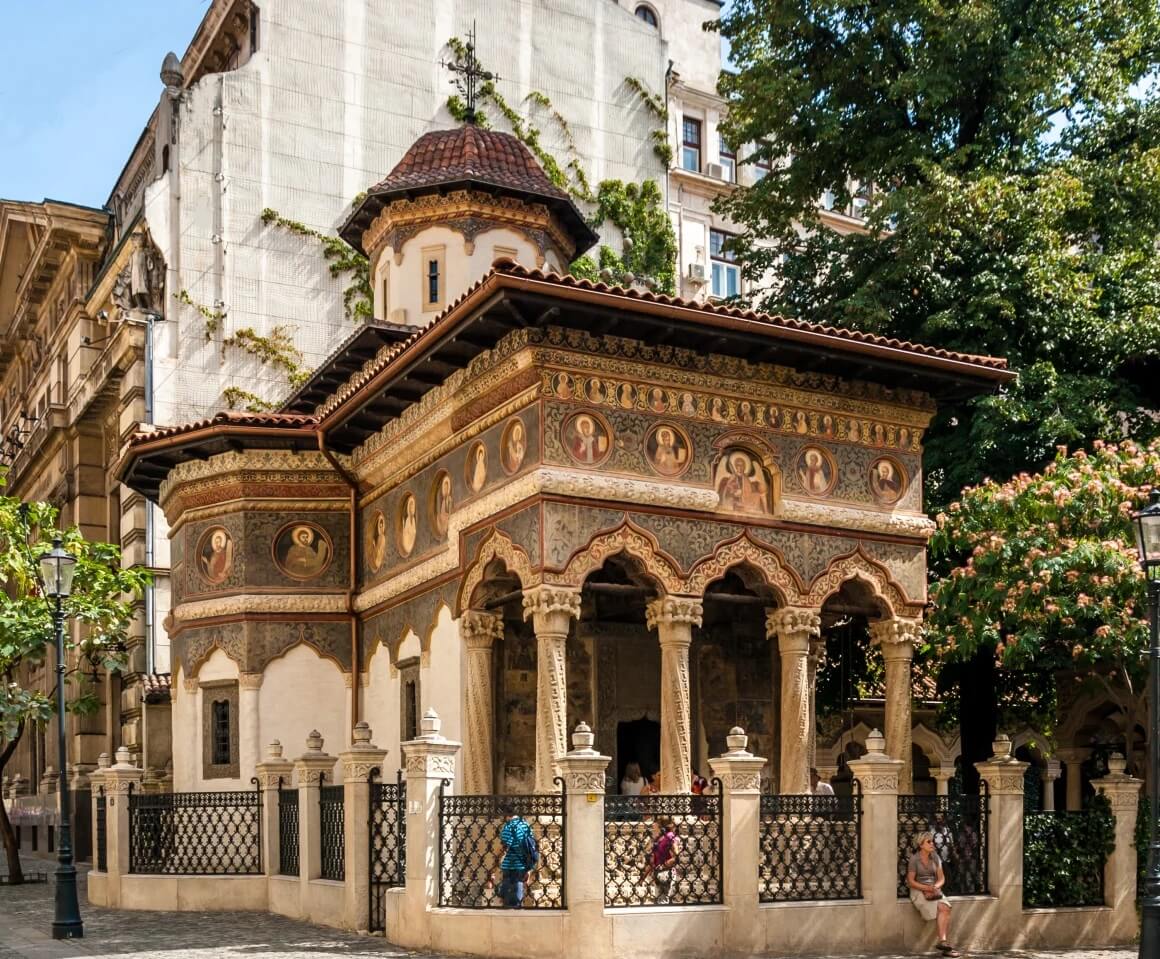 stavropoleos church Bucharest romania.jpg